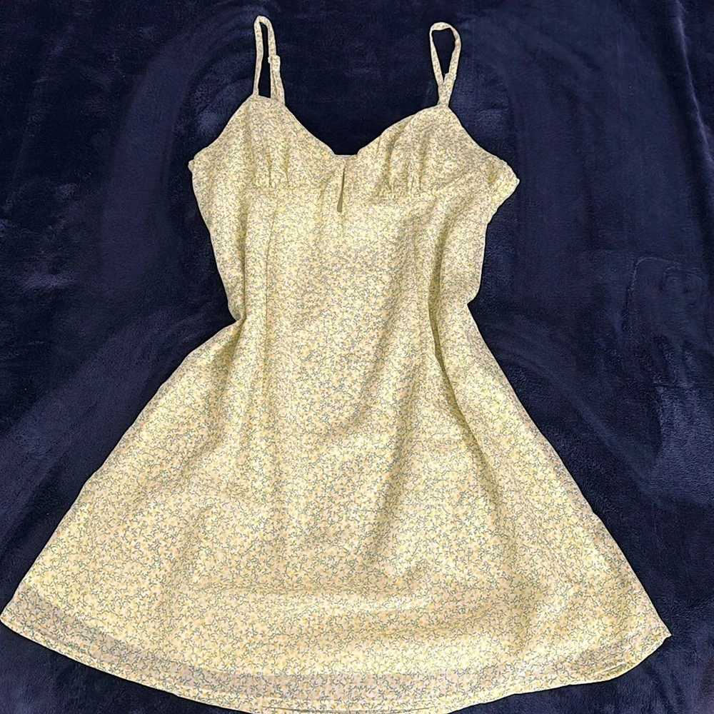 yellow floral dress, hardly worn - Picture 1 of 4
